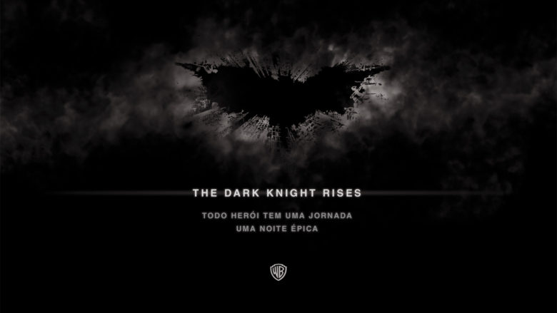 A imagem reproduz o key visual (o design usado como referência para toda uma campanha de comunicação). Trate-se do símbolo do Batman, aplicado sobre fundo preto, com a frase tema do evento.