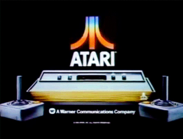 A imagem é a foto do console de videogame Atari.